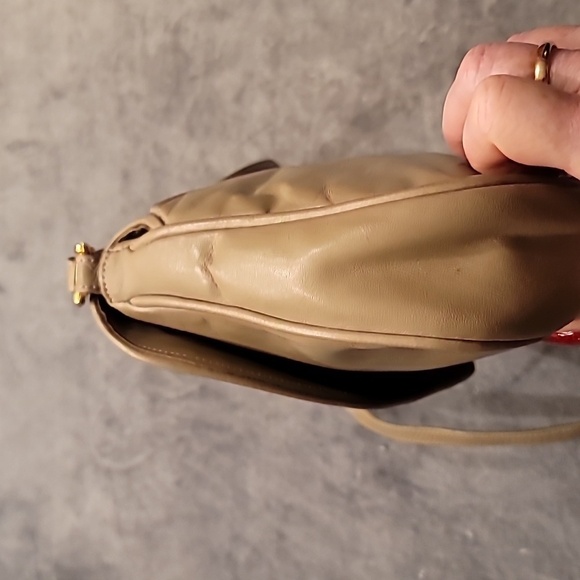 0461. Vintage Anne Klein for Calderon Tan Crossbody Clutch Purse Bag Lion Logo - Picture 6 of 12